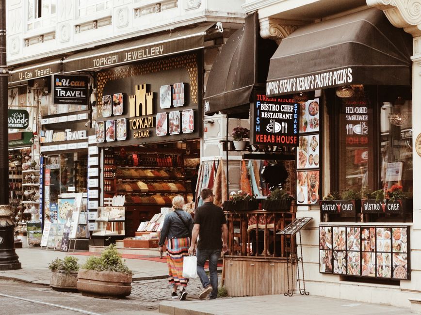 Local SEO for Travel Agencies: Rank & Book
